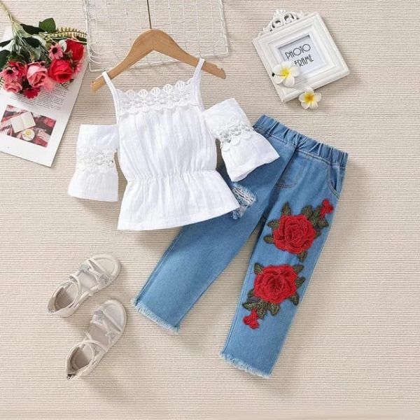 Traje de dos piezas diseño de rosas