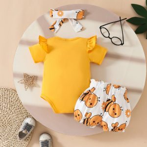 Traje con diseño de bejita