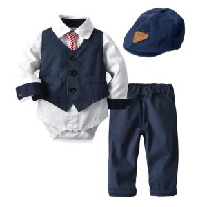 Traje formal con boina