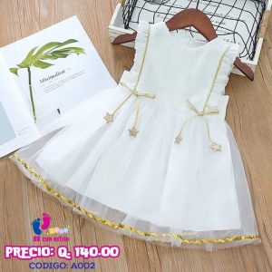 Vestido elegante con diseños dorados