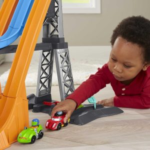 Fisher-Price Little People Toddler Toy Hot Wheels Racing Loops Tower Race Track with Stunt Ramp & Sounds for Pretend Play Ages 18+ Months (Amazon Exclusive)