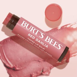 Burt's Bees - Bálsamo labial para rellenar los calcetines, fórmula de bálsamo tintado 2 en 1 de larga duración, infusión de color con manteca de karité hidratante, dalia roja (paquete de 2)