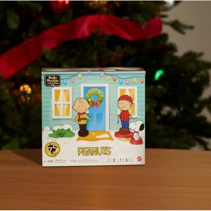 Polly Pocket x Peanuts Collector Compact, Micro Dolls and Playset, 7 Themed Accessories, 4 Iconic Locations, Snoopy & Woodstock