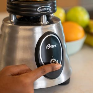 Oster, BPCT02-BA0-000, batidora de vidrio 2 velocidades en acero inoxidable cepillado, con palanca, capacidad para 6 tazas.