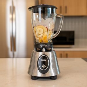 Oster, BPCT02-BA0-000, batidora de vidrio 2 velocidades en acero inoxidable cepillado, con palanca, capacidad para 6 tazas.