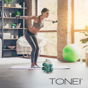 Tone Fitness Juego de mancuernas de neopreno con estante de almacenamiento, pesas de mano antideslizantes y antideslizantes para entrenamientos de gimnasio en casa | Opciones de 20 libras, 32 libras