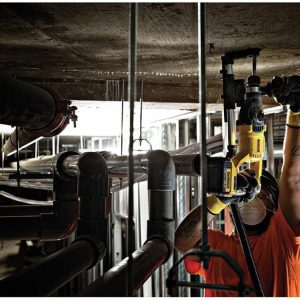 DEWALT DCH133M2 20V Max XR Kit de martillo rotativo con mango en D sin escobillas de 1 pulgada